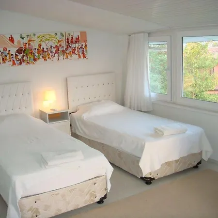 Hotel Farm House *